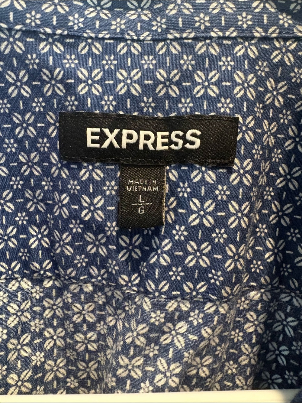 Express Men's Short Sleeve Blue Patterned Button-Up Shirt - Picture 3 of 8